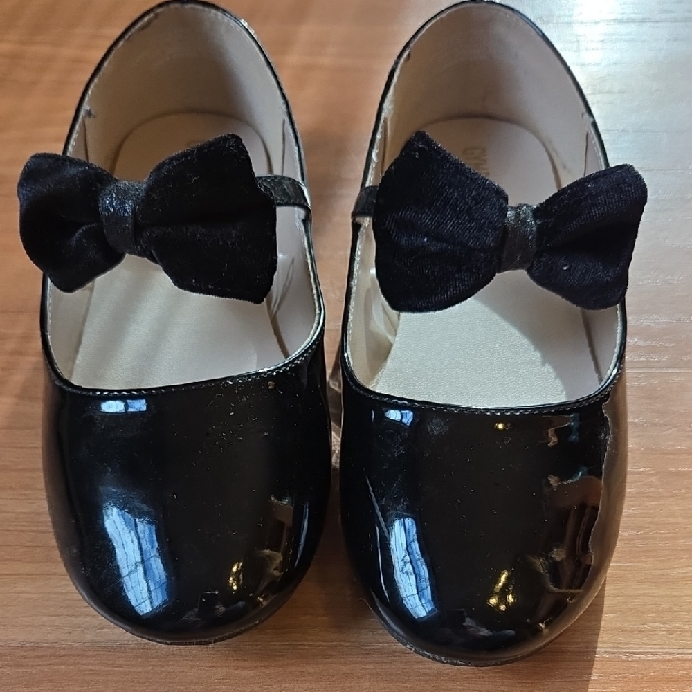 Gymboree Shiny Black Dress Shoes with Velvet Bows